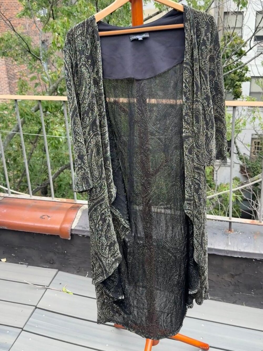 Gorgeous R&M Richards Sheer Black Gold Paisley Open-Front Lightweight Duster 16W